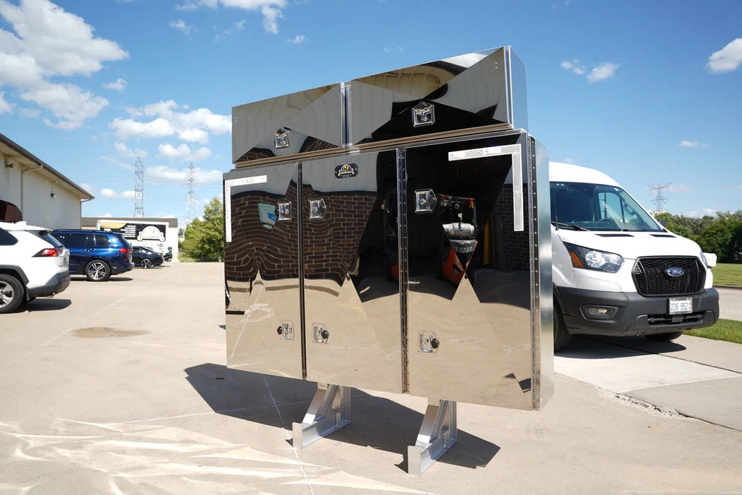 Head rack with 5 boxes