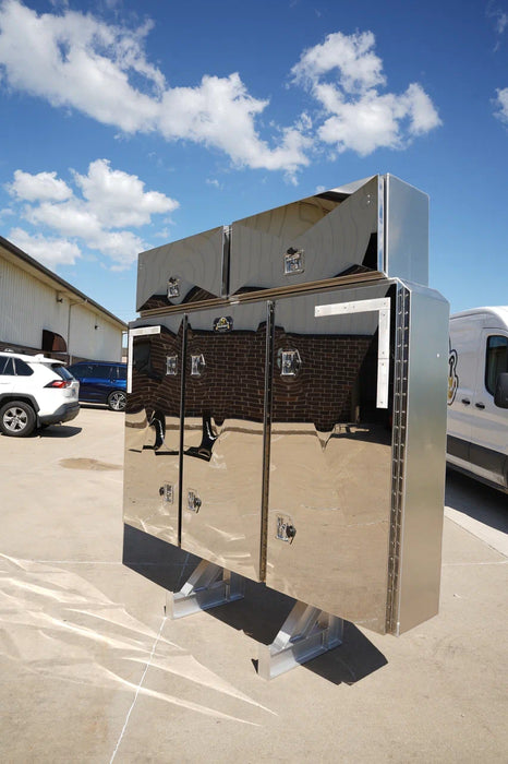 Head rack with 5 boxes